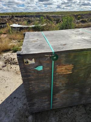 Box with CAT 5T-1049 reservoir (789C air tank)