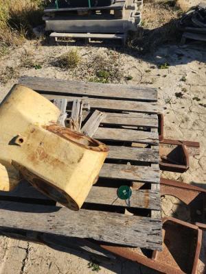 Front spindle housing  - unknown truck and misc GET