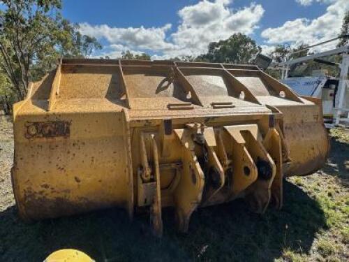 BUCKET AND QUICK HITCH ASSY