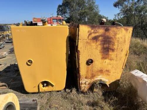 2 X FUEL TANKS