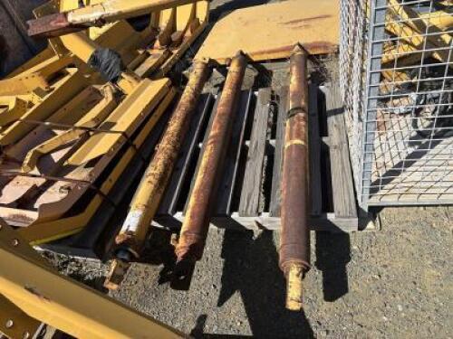 3 X BLADE SIDE SHIFT CYLINDERS
